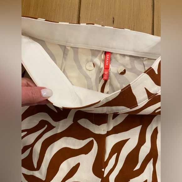 SPANX Women’s Zebra On The Go Ankle Animal Print Fitted Pants NEW Medium - Picture 4 of 15